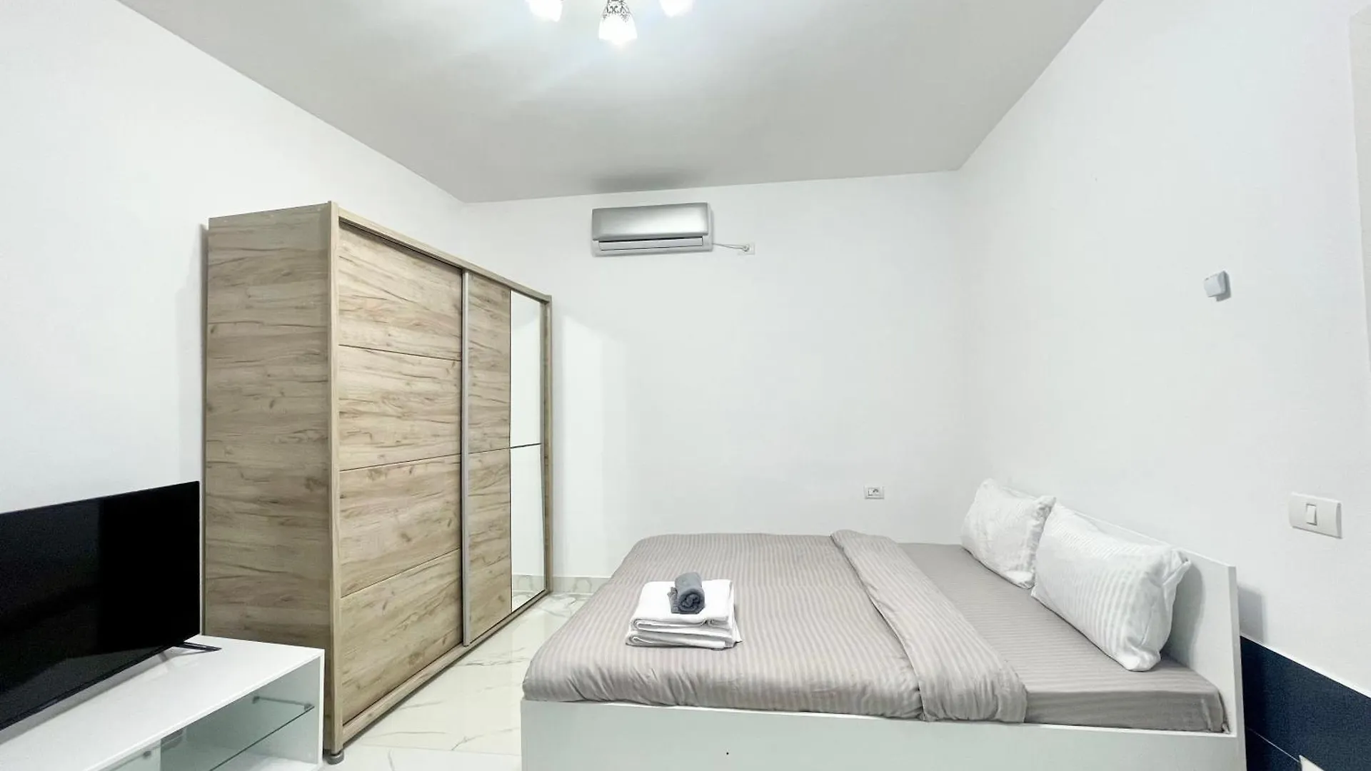 Studio 9 Bucharest 0*,  Romania