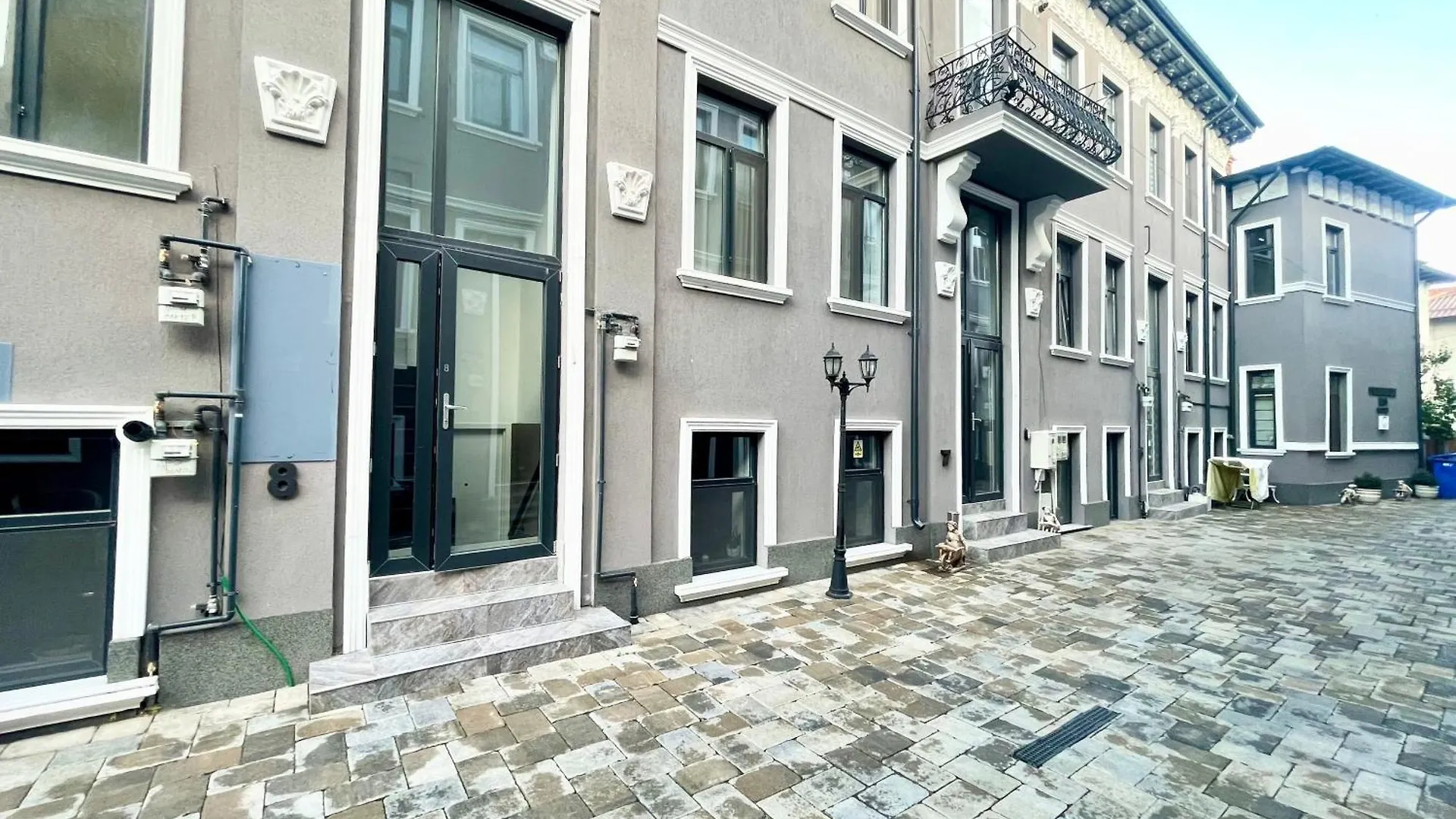 Studio 9 Bucharest 0*,  Romania